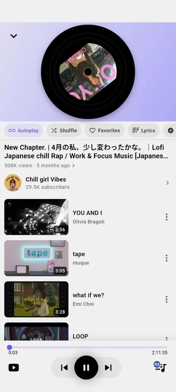 Modo audio de Ground Music con un disco de vinilo girando, reproduciendo música de YouTube con la pantalla apagada